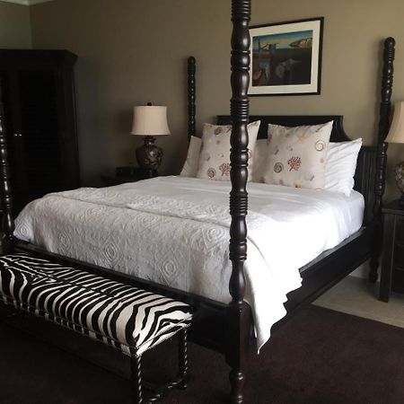 Caribbean Club Boutique Hotel, Grand Cayman Dog City Esterno foto